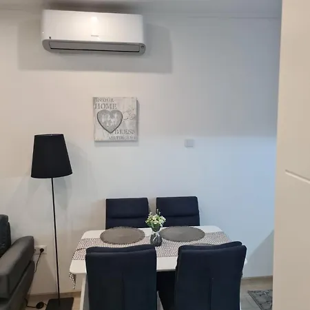 Angolo Elegante Apartment *